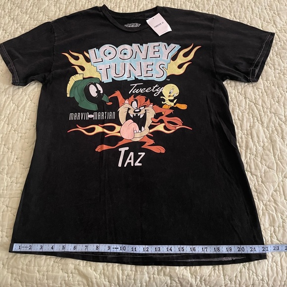 🆕NWT Looney Tunes t- Shirt Taz, Bugs Bunny, Daffy Duck, Marvin the Martian - Picture 5 of 11